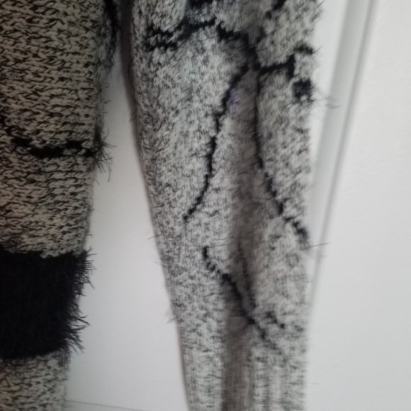 Unique, completely unusual cardigan. (NWOT) - Picture 6 of 12